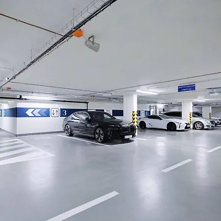 Skypark Tower 3- Free Parking And Views 公寓 布拉迪斯拉发