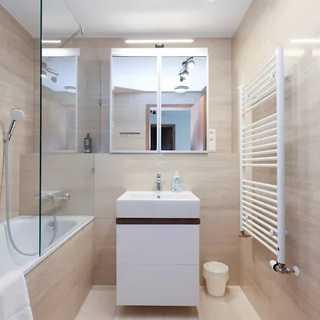 Skypark Tower 3- Free Parking And Views 布拉迪斯拉发